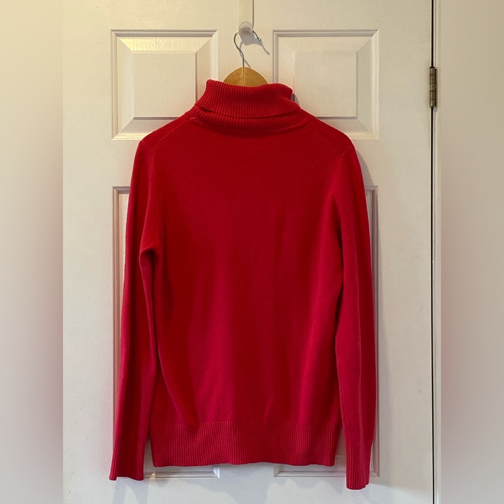 Women’s fuchsia pink turtleneck L French Connection – soft chic winter sweater